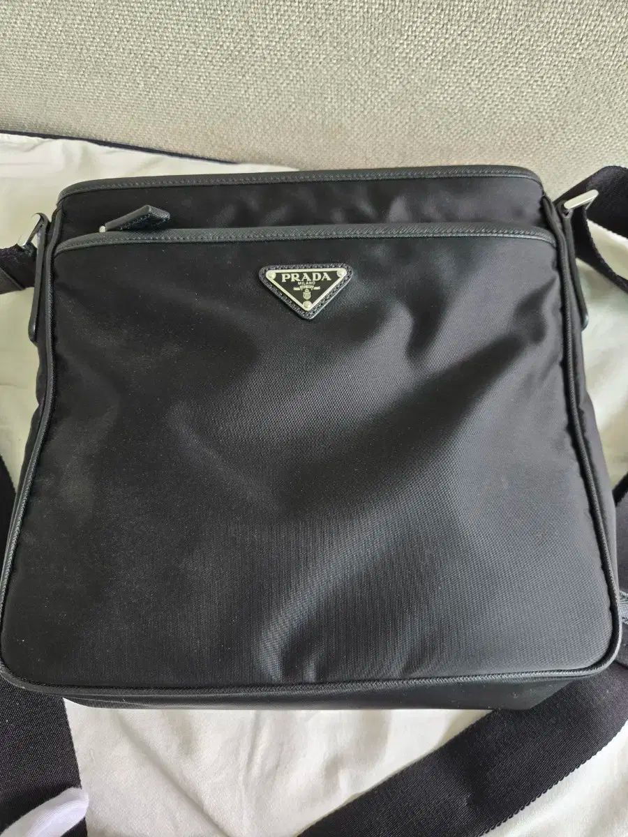 プラダ リナイロン 三角ロゴ クロスバック 2VH797