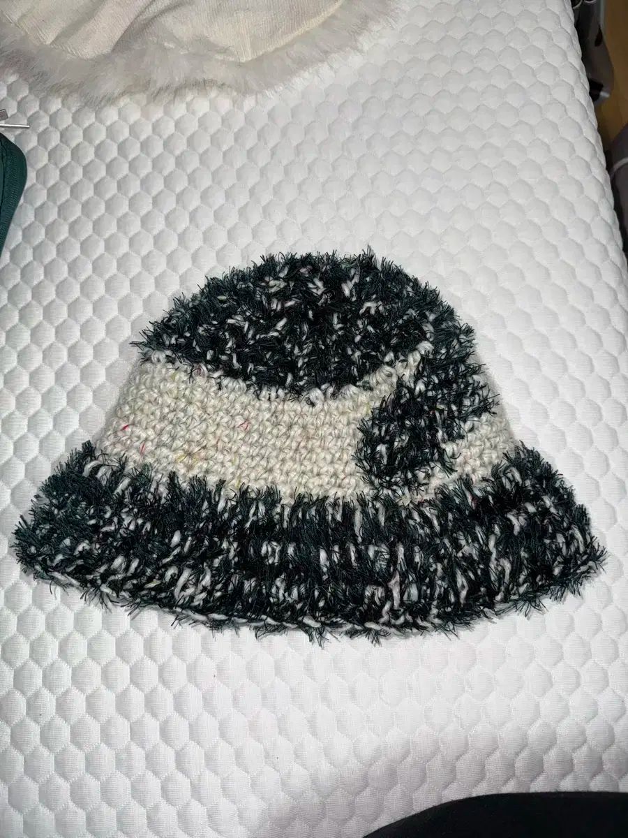 ミスアバフブ パッチド フラッフィー ハット