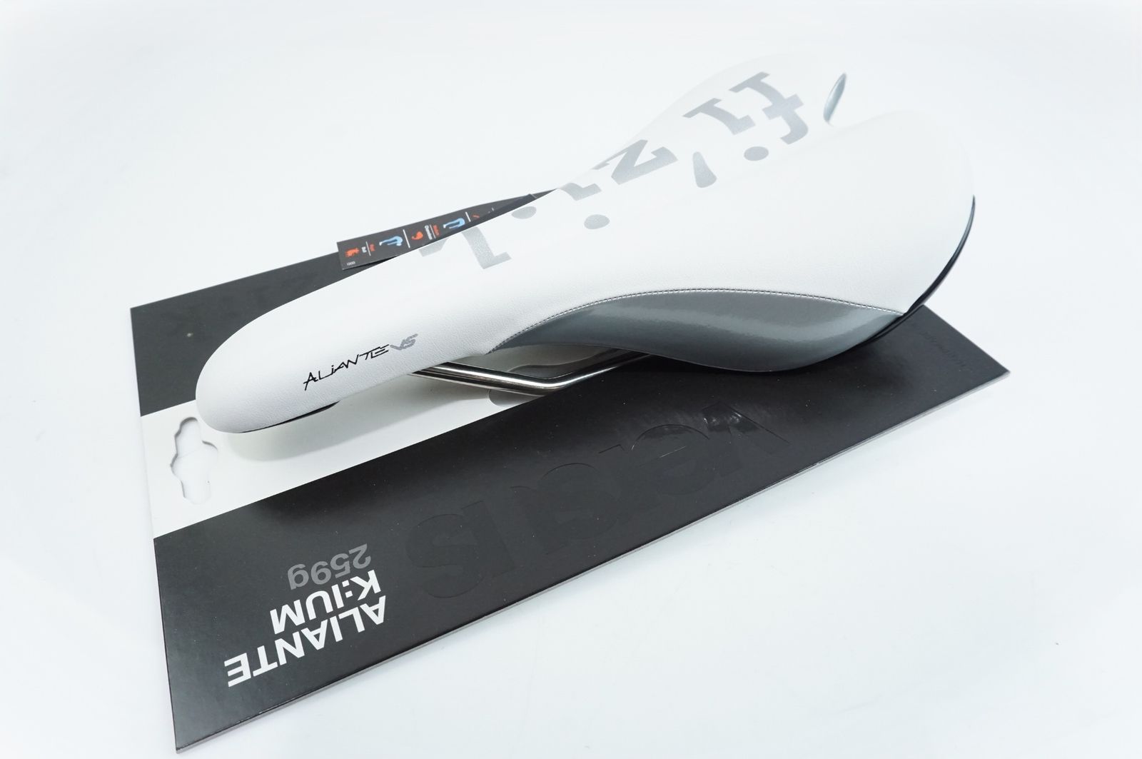 FIZIK フィジーク ALIANTE VERSUS K IUM 259g サドル バイチャリ中目黒店