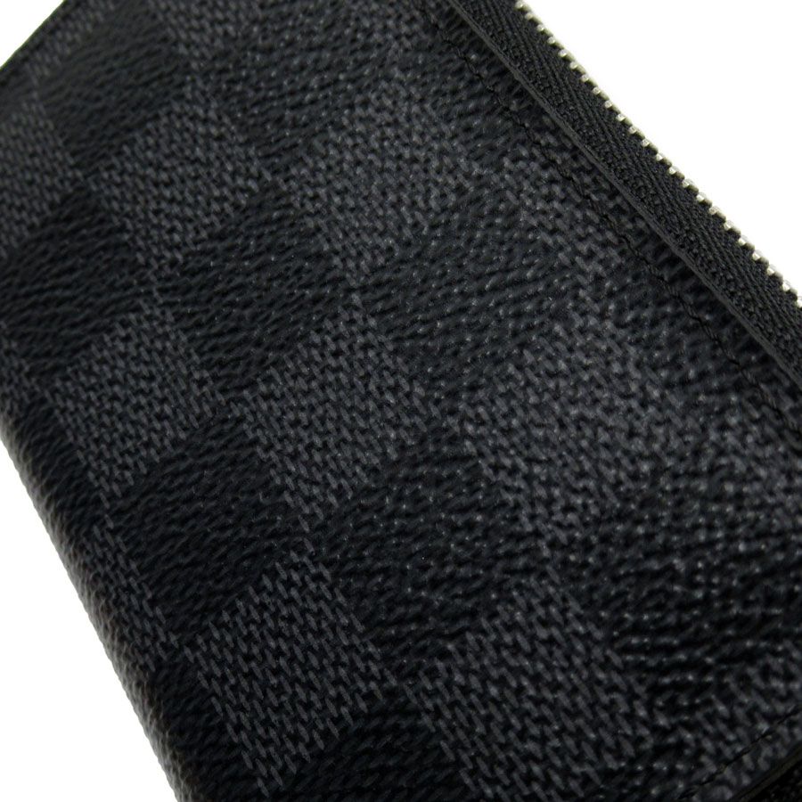 VUITTON