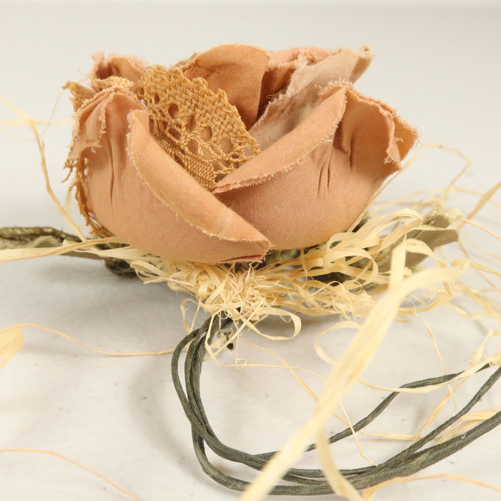 ピンクハウス系？☆コサージュ バラモチーフ レース 藁付き 茎付き