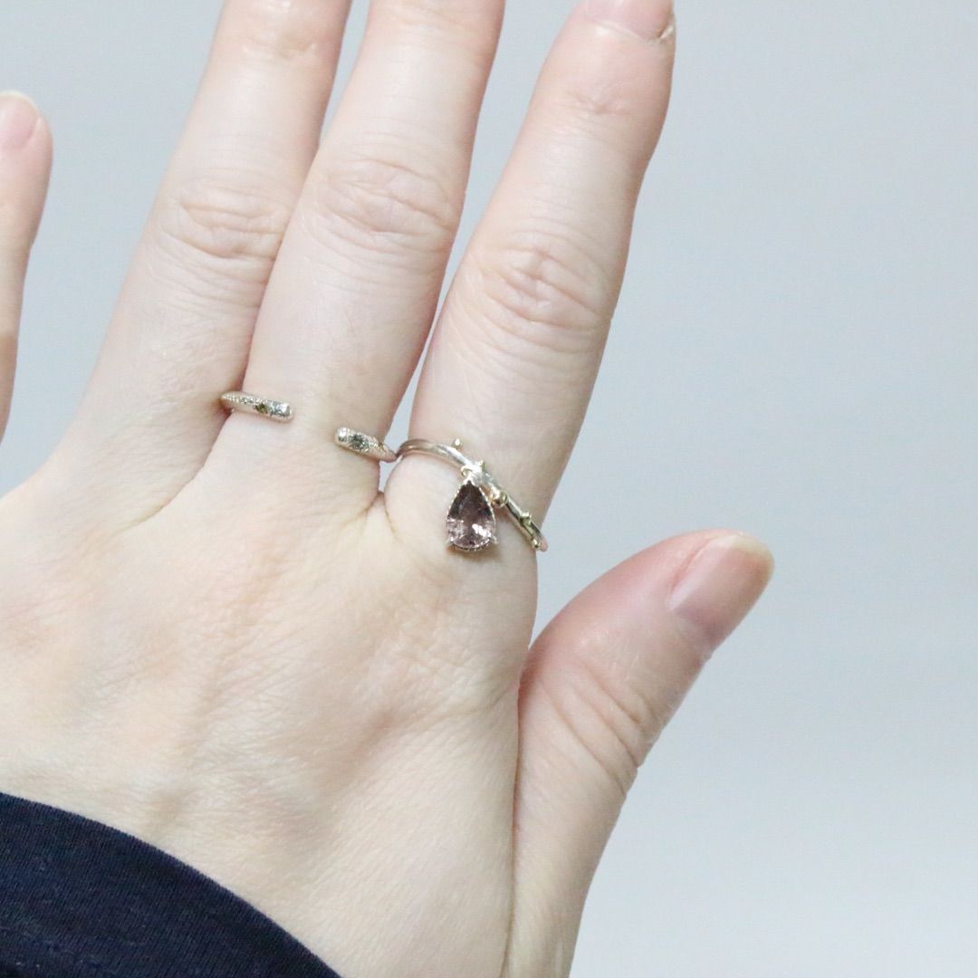 カラーチェンジが楽しい♪ペアシェイプ✴︎カラーチェンジガーネット