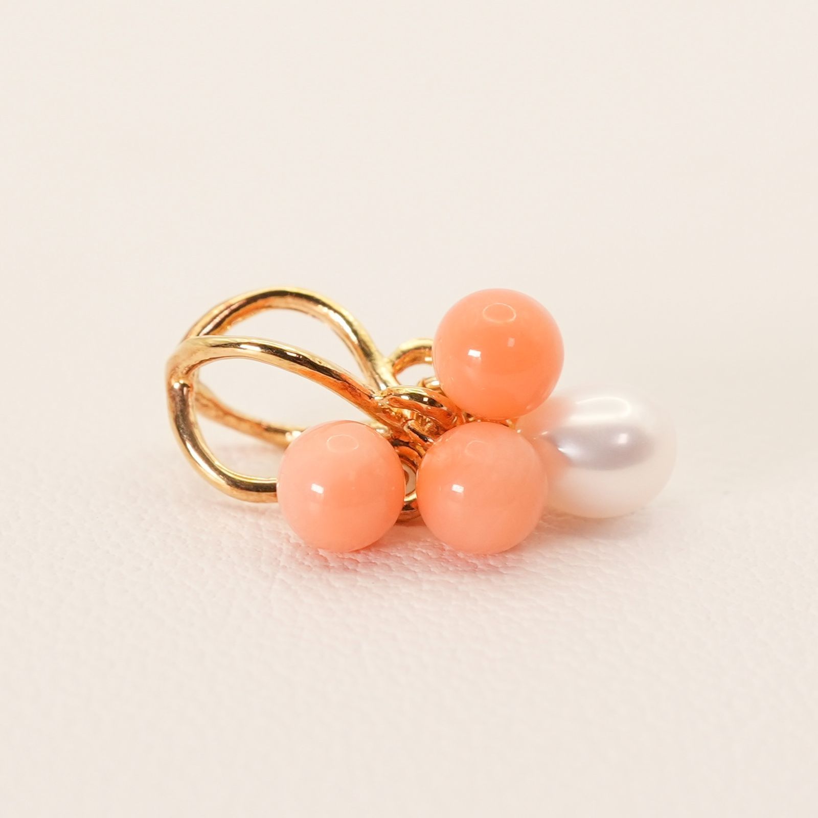 K18ネックレストップ珊瑚パール