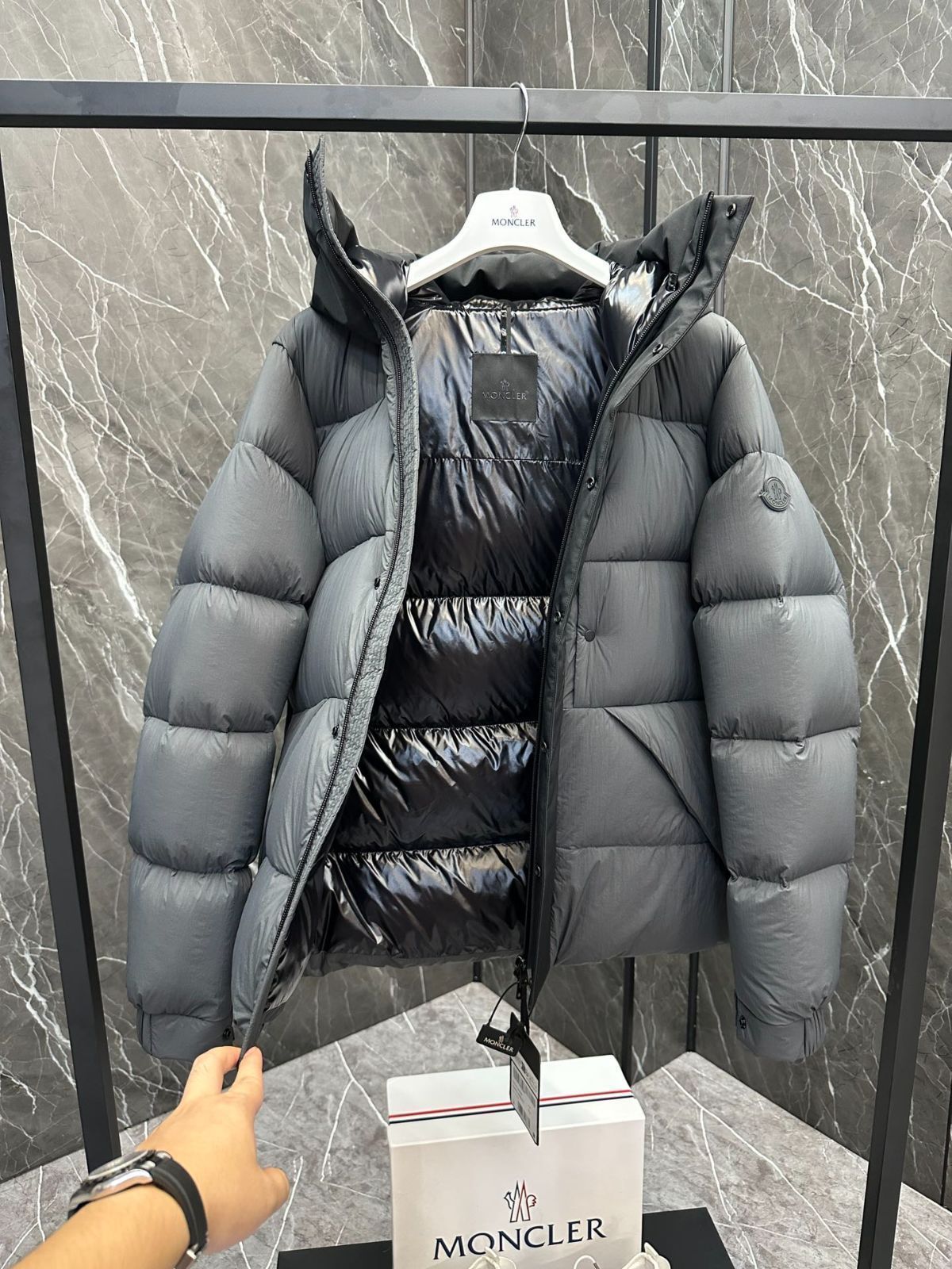 MONCLERモンクレール