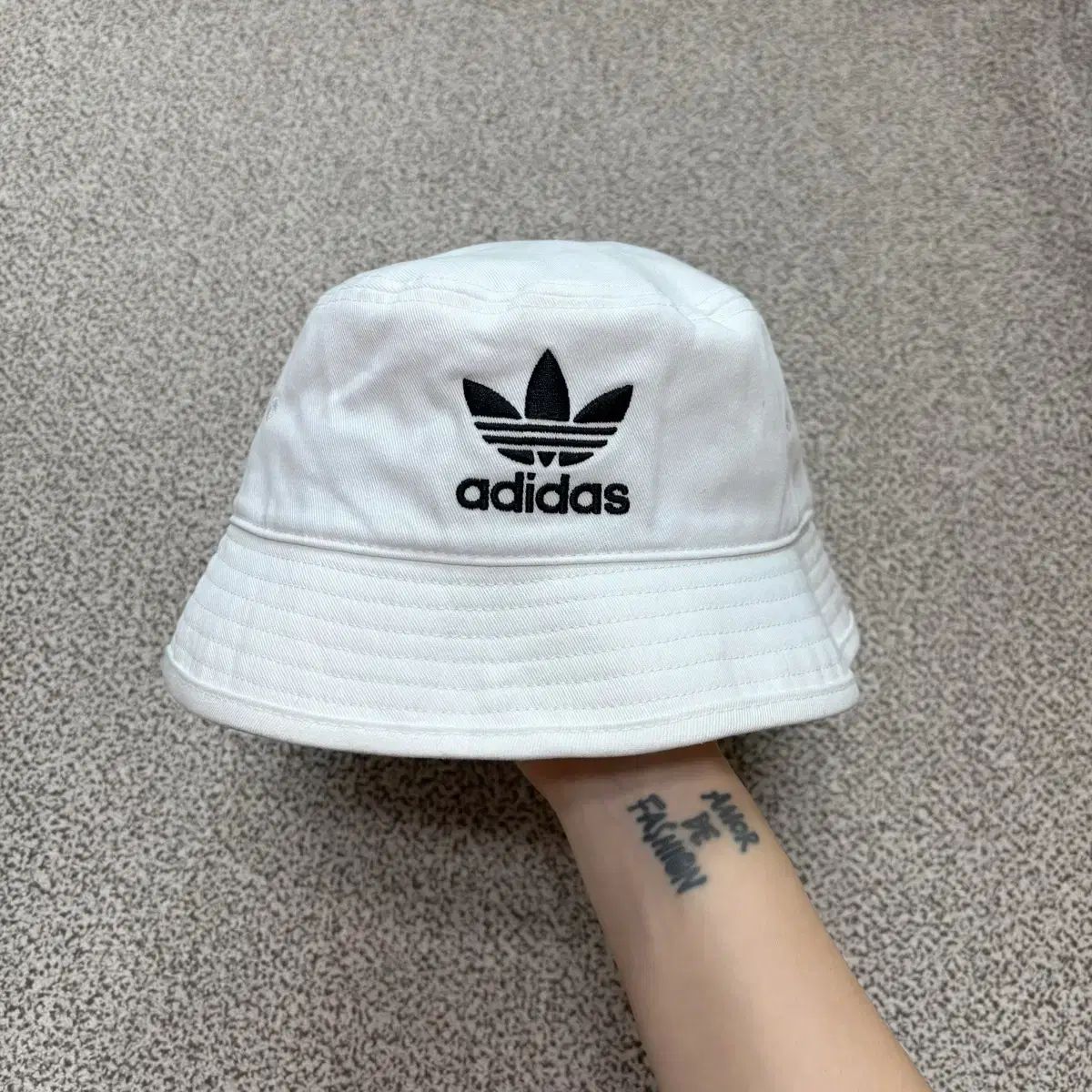 Adidas(アディダス) ビックロゴ ヴィンテージ バケットハット 帽子 A +