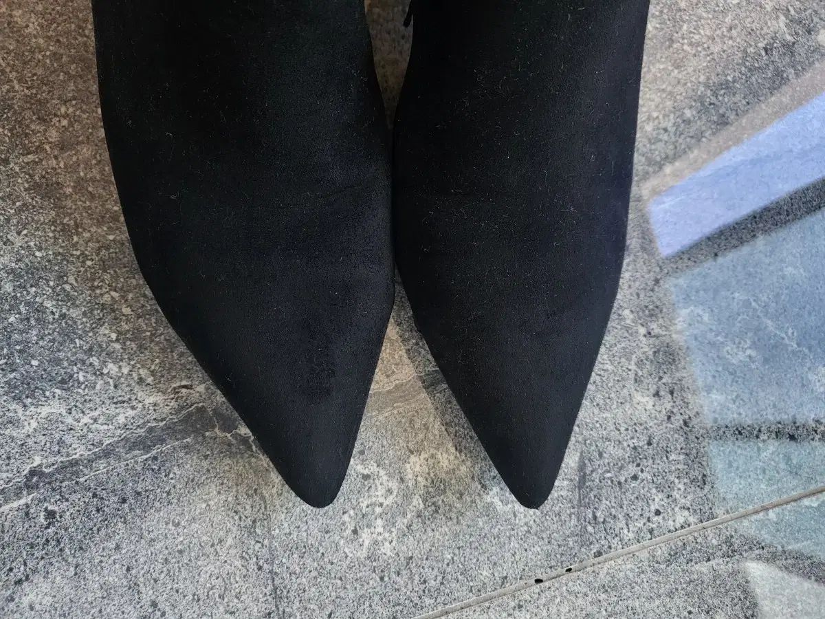 チャールズアンドキース スエード