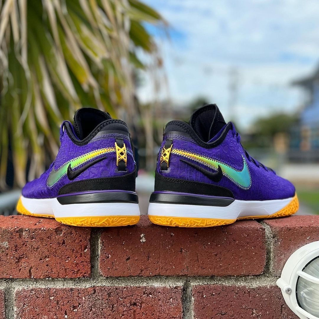 NIKE ZOOM LEBRON NXXT GEN LAKERS ナイキ ズーム レブロン ネクスト ジェン 【MEN'S】 court  purple/light thistle heather-university gold-black DR8788-500