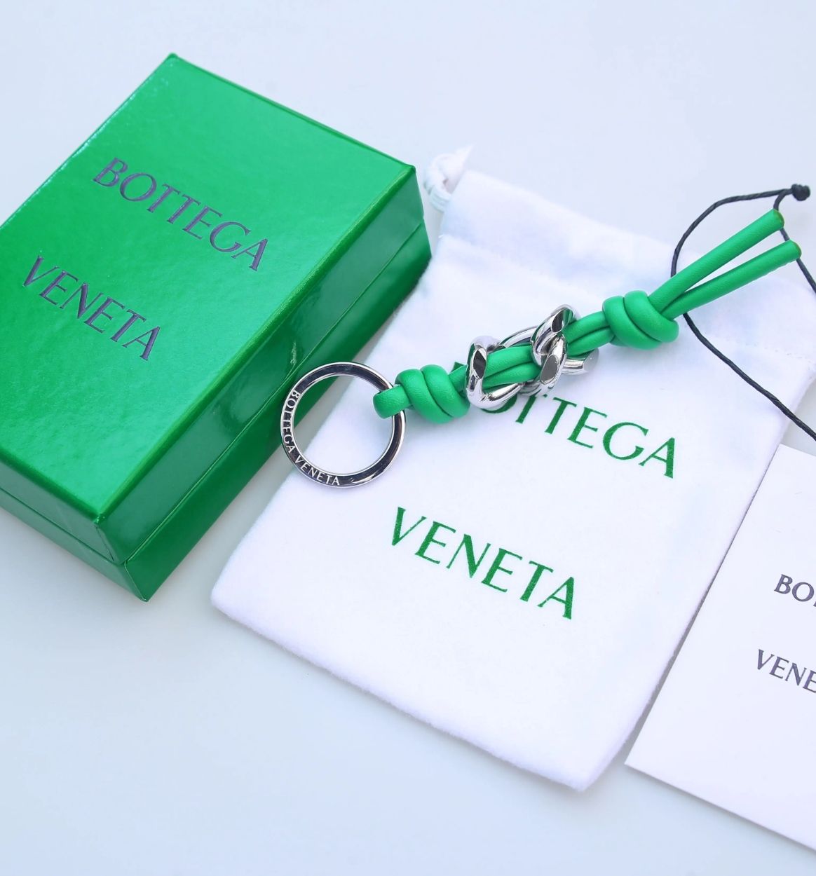 美品✨BOTTEGA VENETA ボッテガ キーリングパラキートチャーム