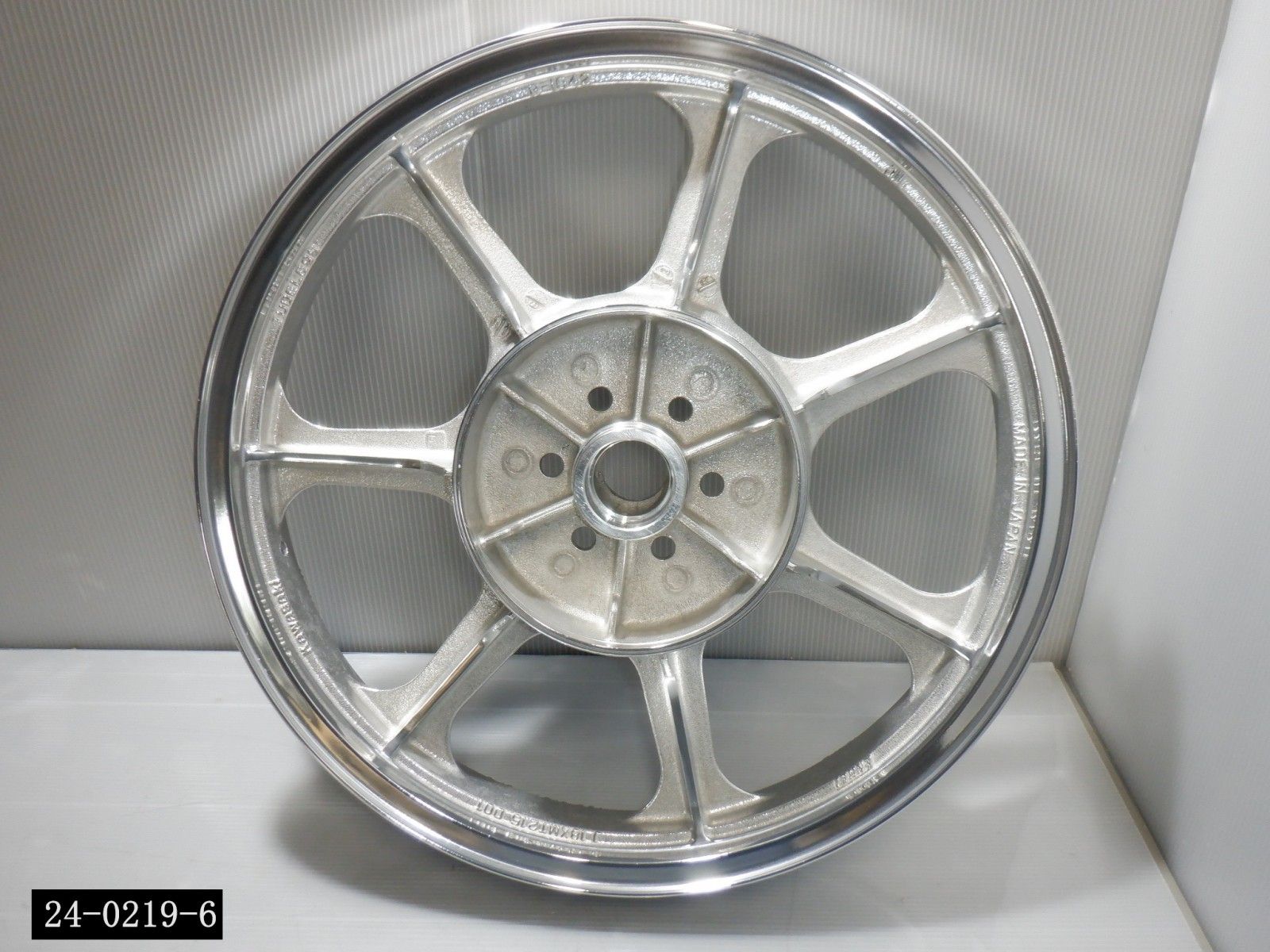 KAWASAKI Z400J リアホイール バレル研磨済 カワサキ KAWASAKI KAWASAKI Z400J リアホイール バレル研磨済み FX Z400FX