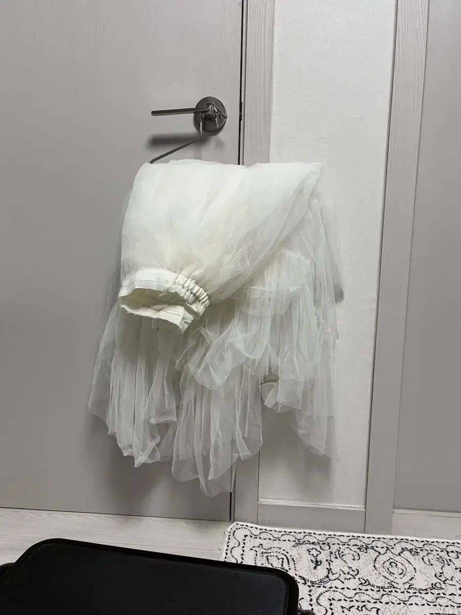 ル コン オーガンザ チュール スカート 白
