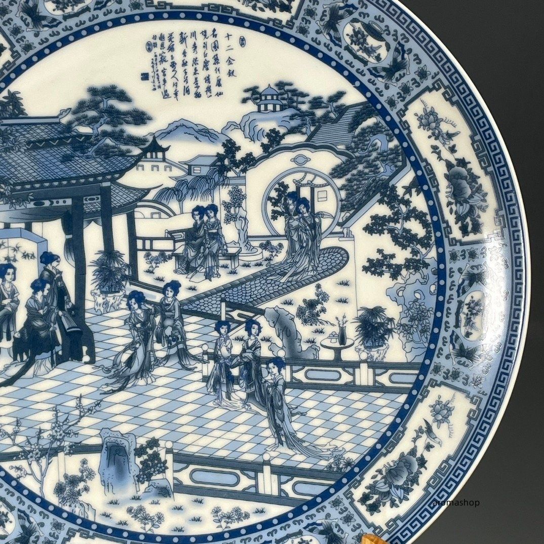 中国青と白彫刻 青花 人物物語 青花観賞皿 置物 観賞皿 磁器。 磁器 青と白彫刻 青花 人物物語 青花観賞皿 観賞皿 置物 磁器 中国