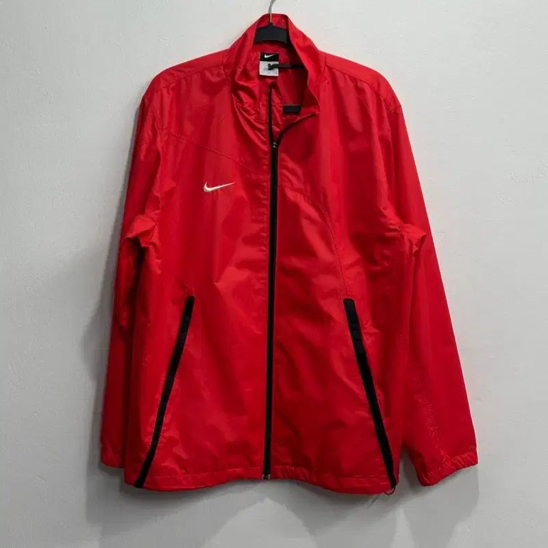 【雷市場（ポンジャン）商品韓国直送】 L Nike(ナイキ） ウインドブレーカー ジャケット レッド
