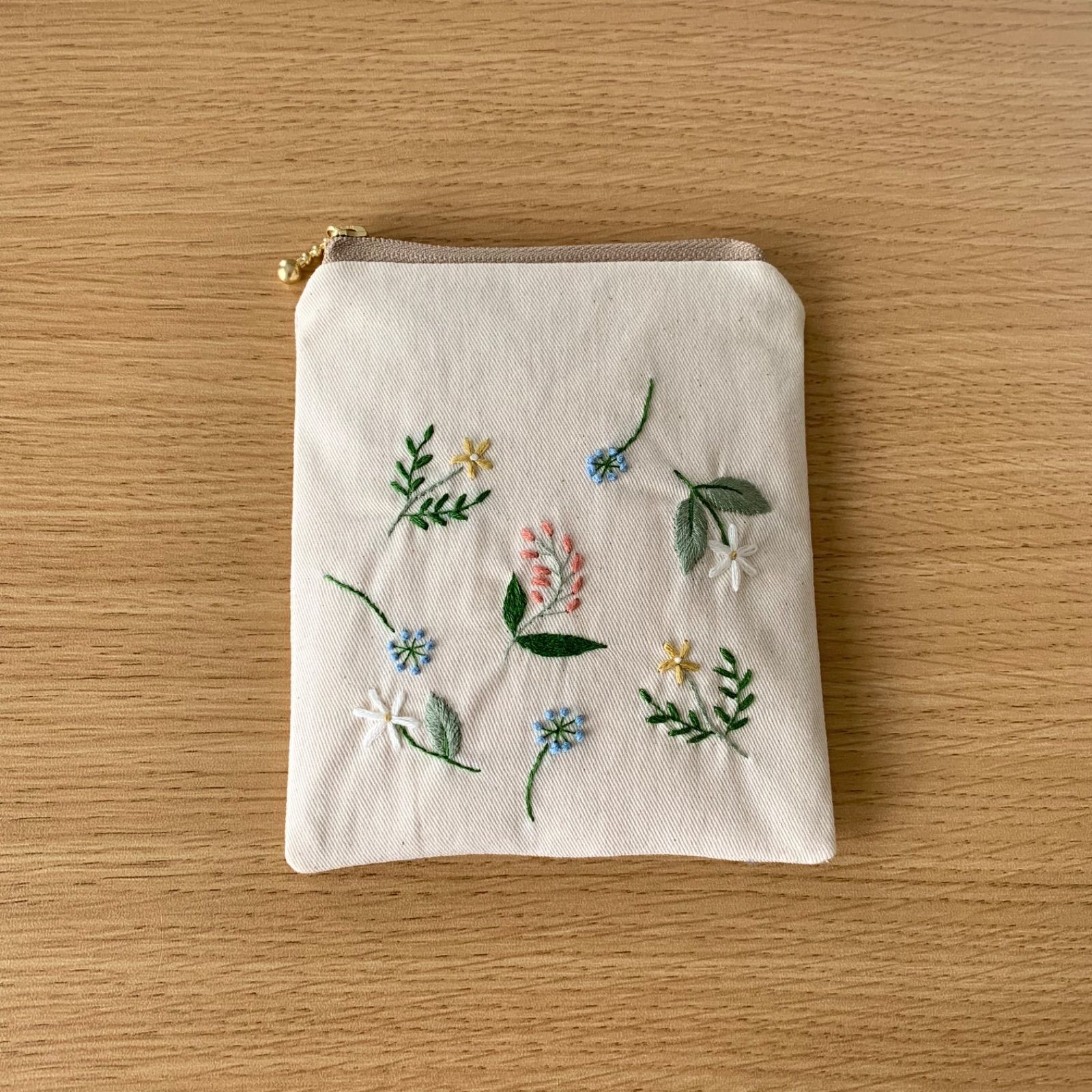 新品未使用 花柄 刺繍 小物入れ - バッグ