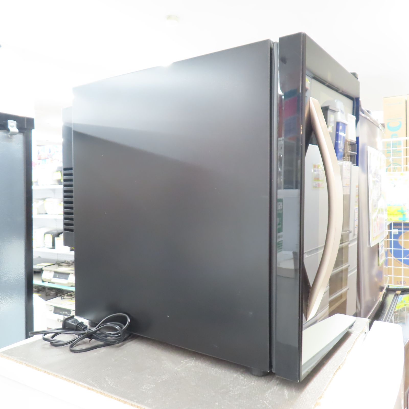 動作 済み ペルチェ式冷却 コンパクトワインセラー B8-84 T