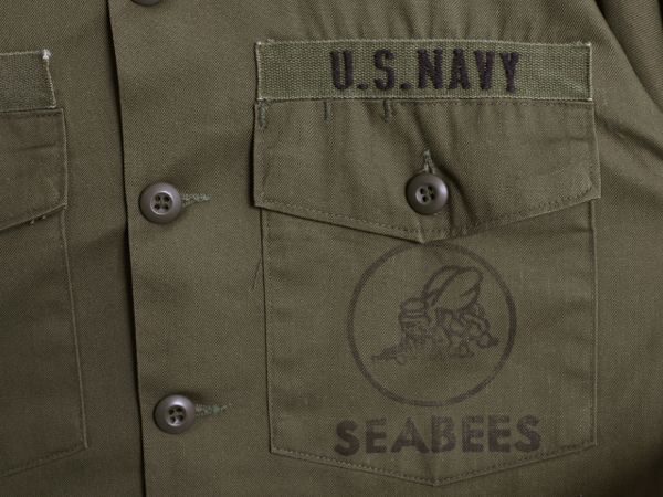 【お得なクーポン配布中!】 70s 77年製 米軍実物 USN ネイビー SEABEES ユーティリティ シャツ メンズ M 程 70年代 ヴィンテージ ミリタリー 海軍 軍物 オリーブ OG507