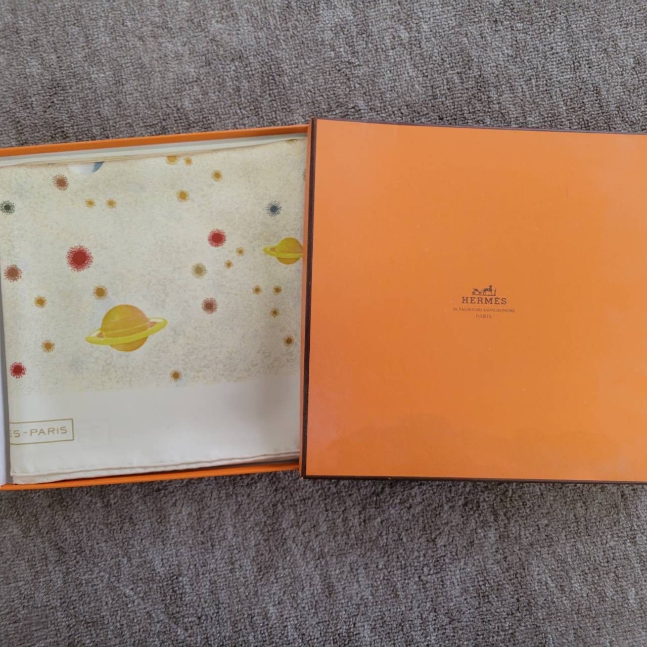 エルメス HERMES スカーフ カレ 90 シルク LA VOIE LACTEE エルメス HERMES スカーフ カレ 90 シルク LA VOIE LACTEE
