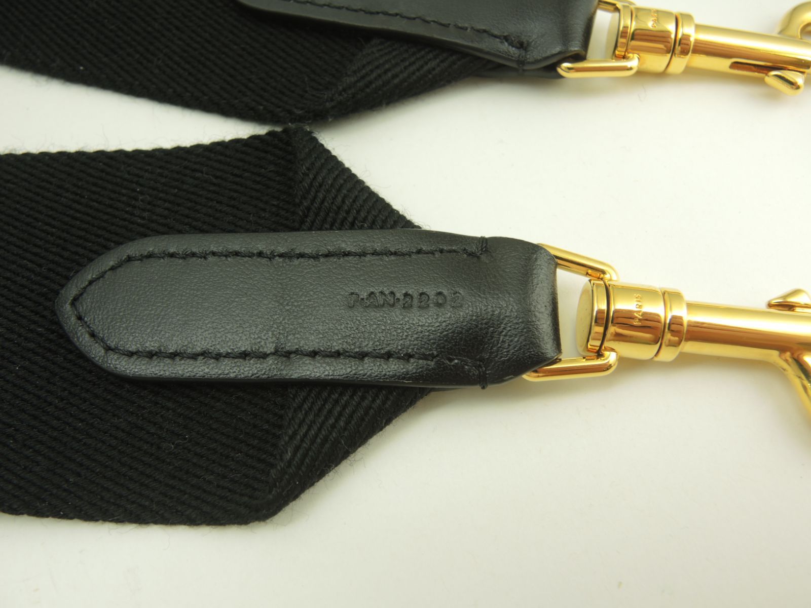 セリーヌ ロングショルダーストラップ ウール革 黒 ロゴモチーフ 斜め掛用 F-AN-2202