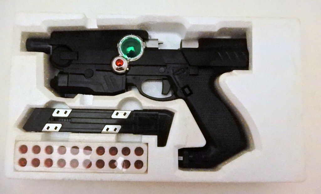 未使用 バンダイ ディクテイター 変身なりきり ブルースワット 電動ブローバック ブルースワット』放送30周年記念 武器アイテム「ディクテイター