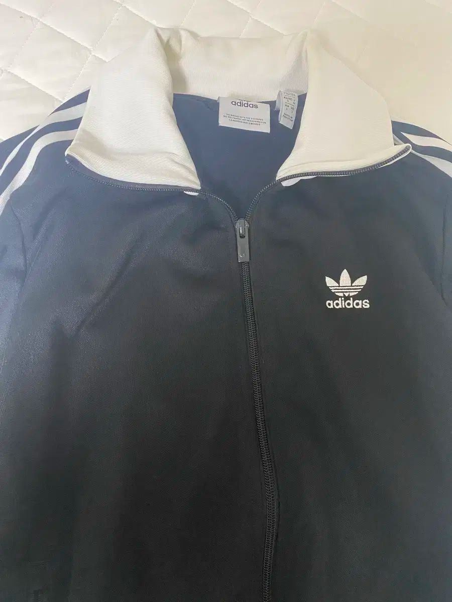 adidas アディダス トラックトップス 黒 ジャージ