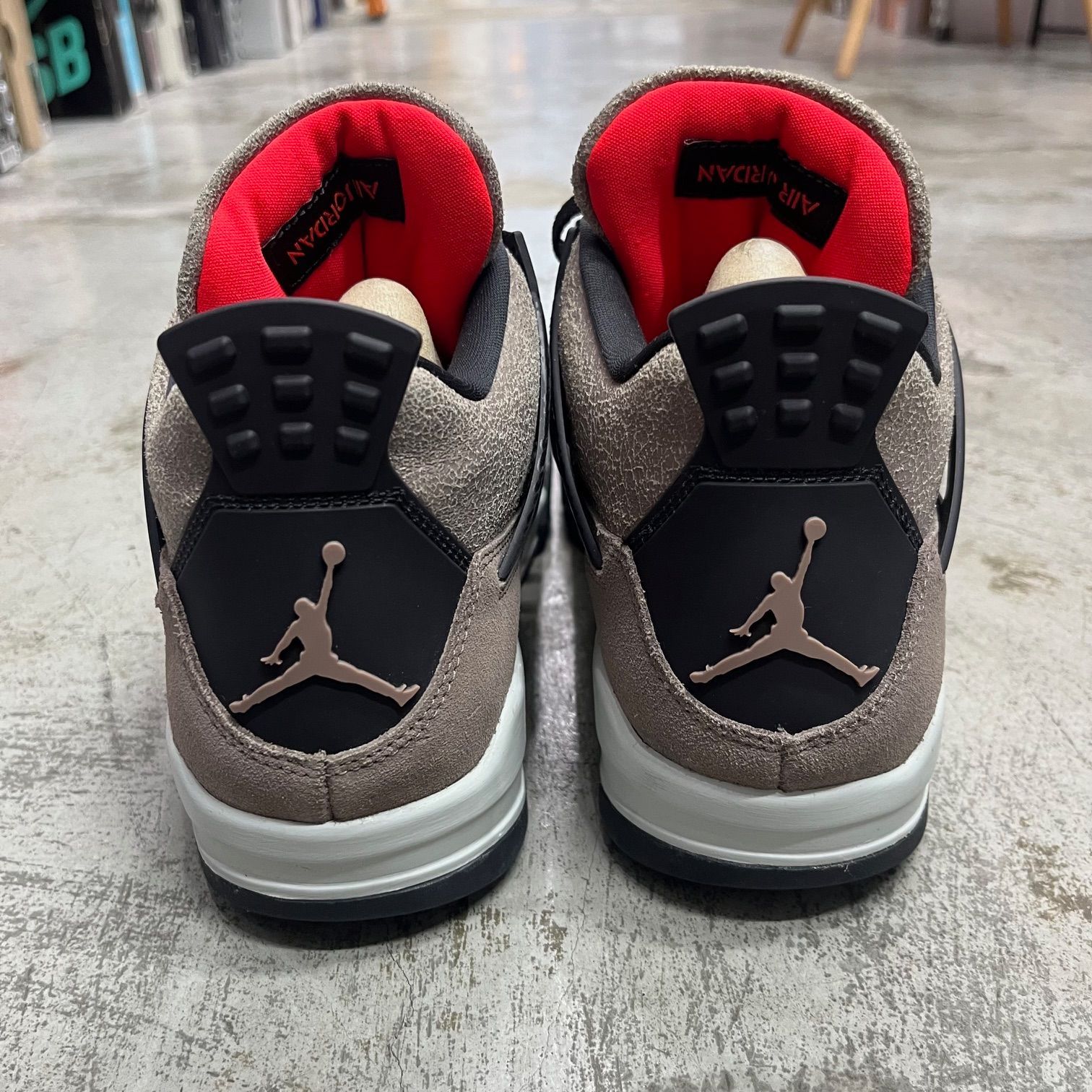 NIKE Air Jordan 4 