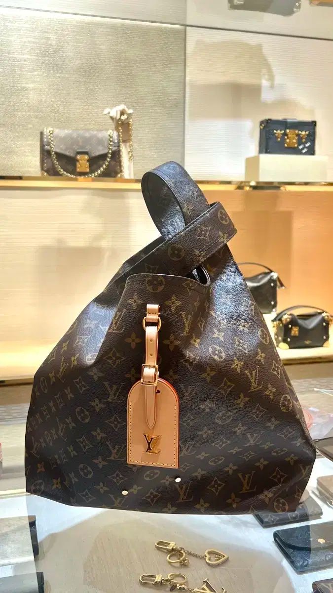 Louis Vuitton(ルイヴィトン) アトランティス GM サイズ - メルカリ
