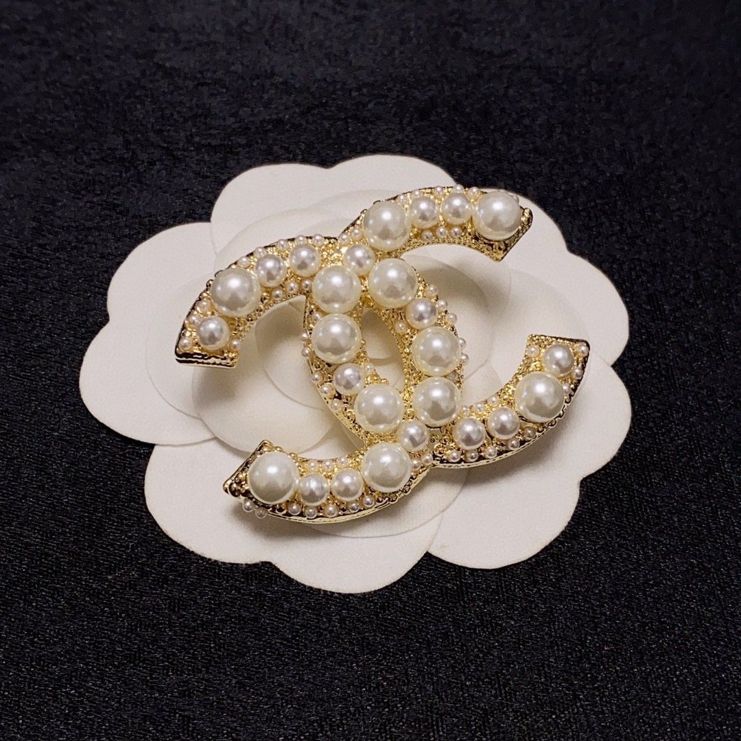 入手困難！パールの輝きが美しい【CHANEL】パールブローチ パールとゴールド最高の輝き♪】CHANEL☆ブローチ☆CCロゴ