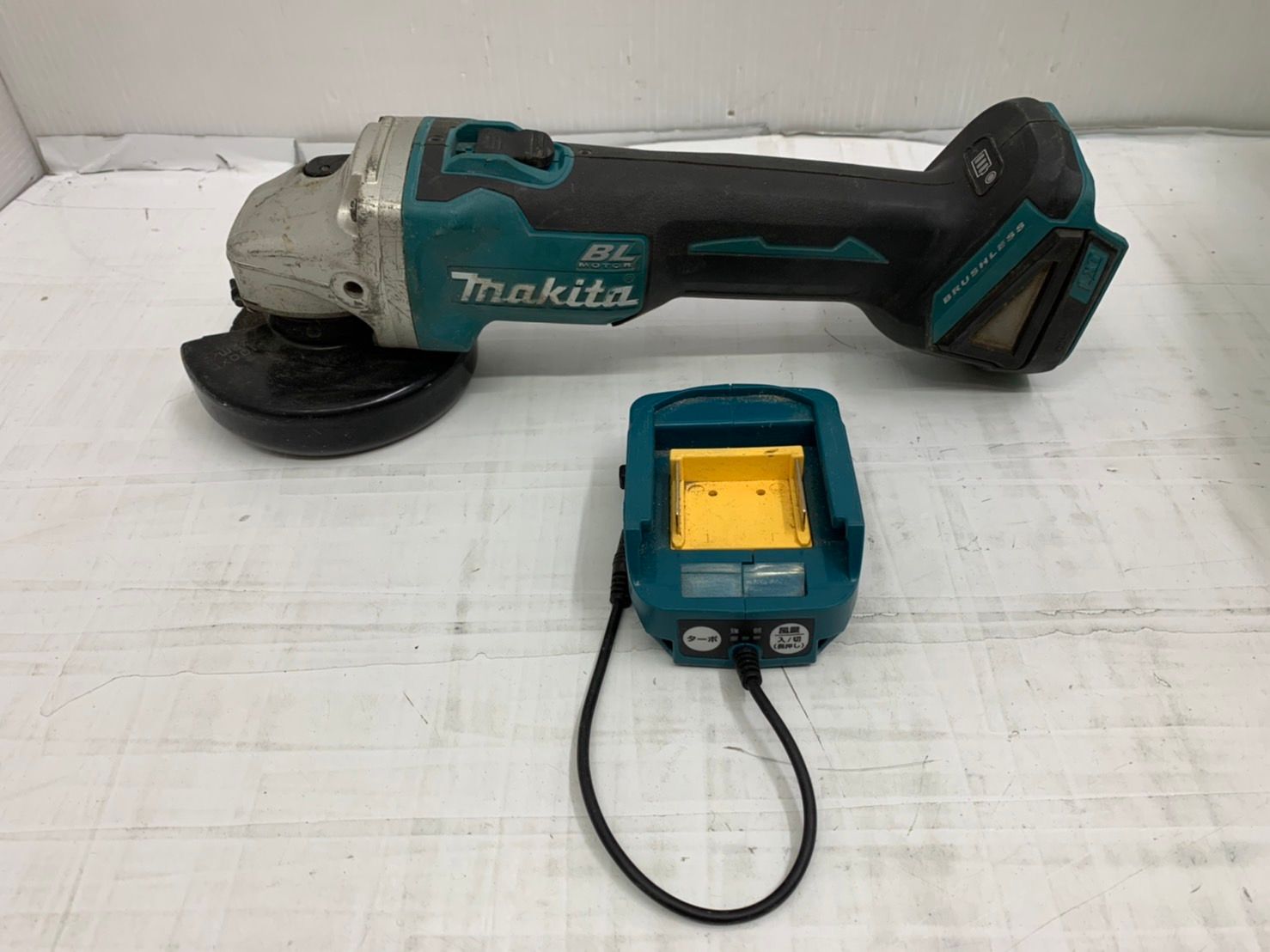 h6527マキタ 100mm 充電式ディスクグラインダ GA403D