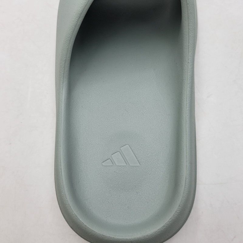 アディダス YEEZY