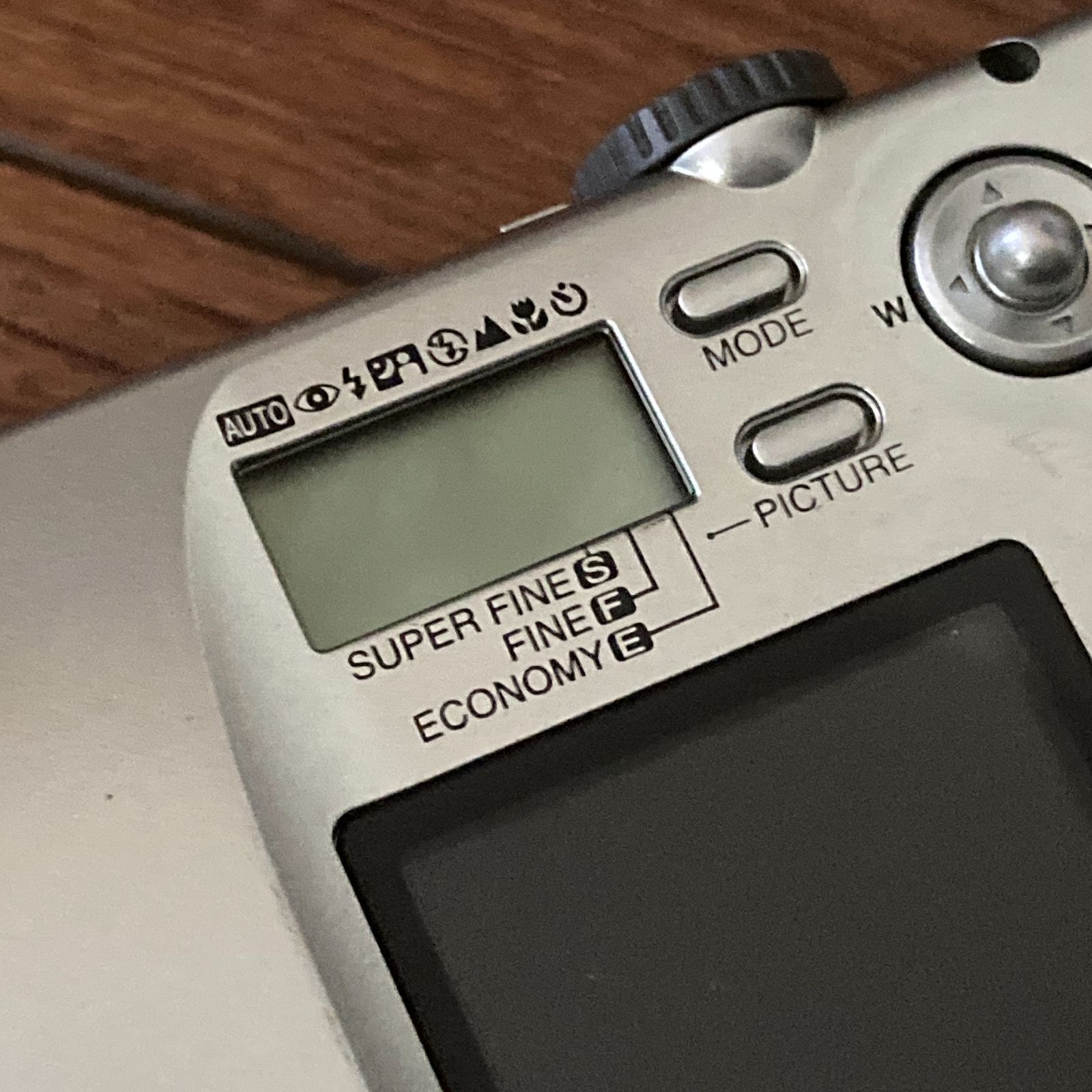 動作確認済み Konica デジカメ Digital Revio KD-200Z 2.1メガピクセル