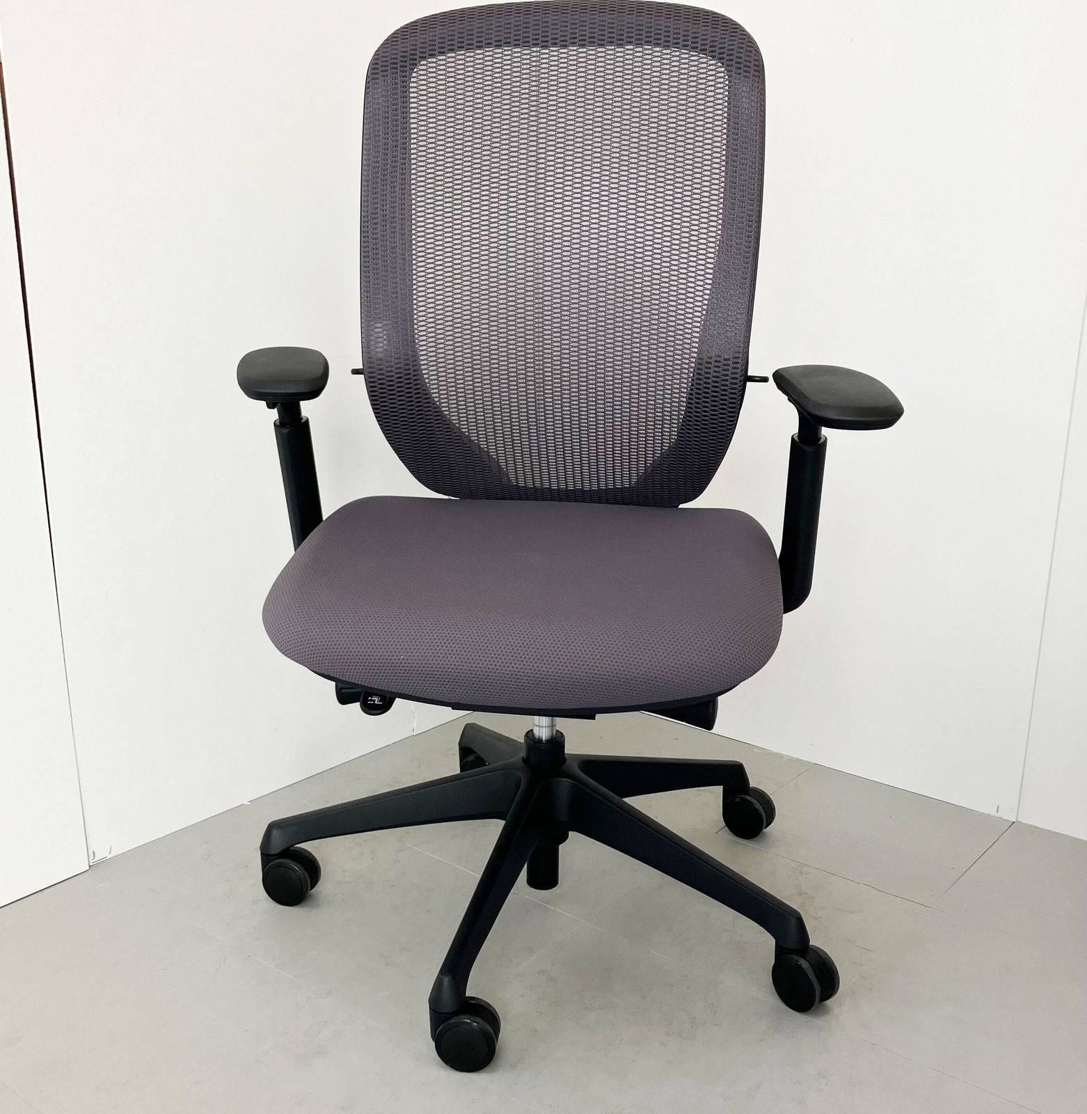 【中古 S(美品)】Sylphy(シルフィー) C685ZR-FMR2 中古 S(美品)】C685ZR-FMR2 | オカムラ Sylphy(シルフィー
