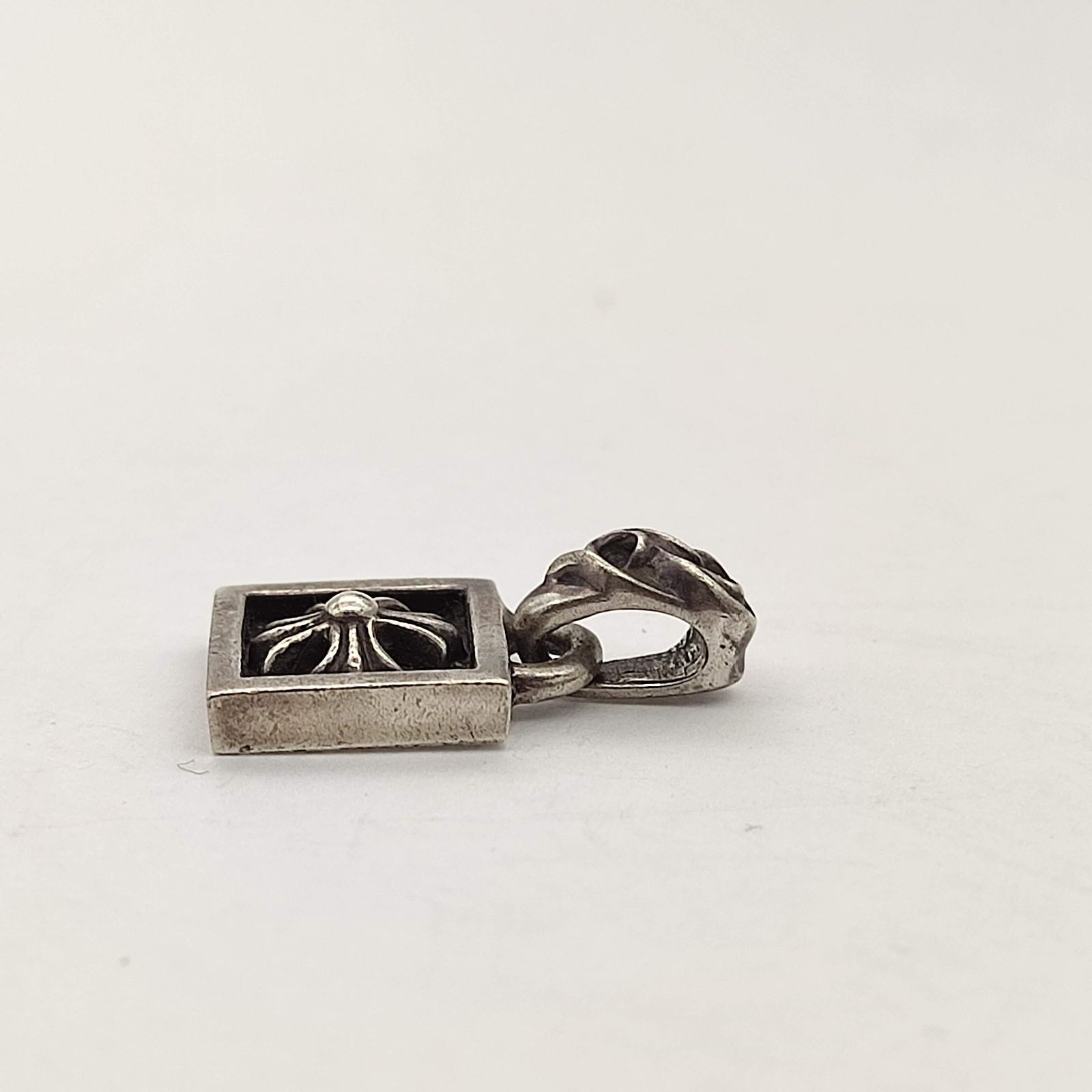 美品】クロムハーツ フレームド CH プラス チャーム ネックレストップ