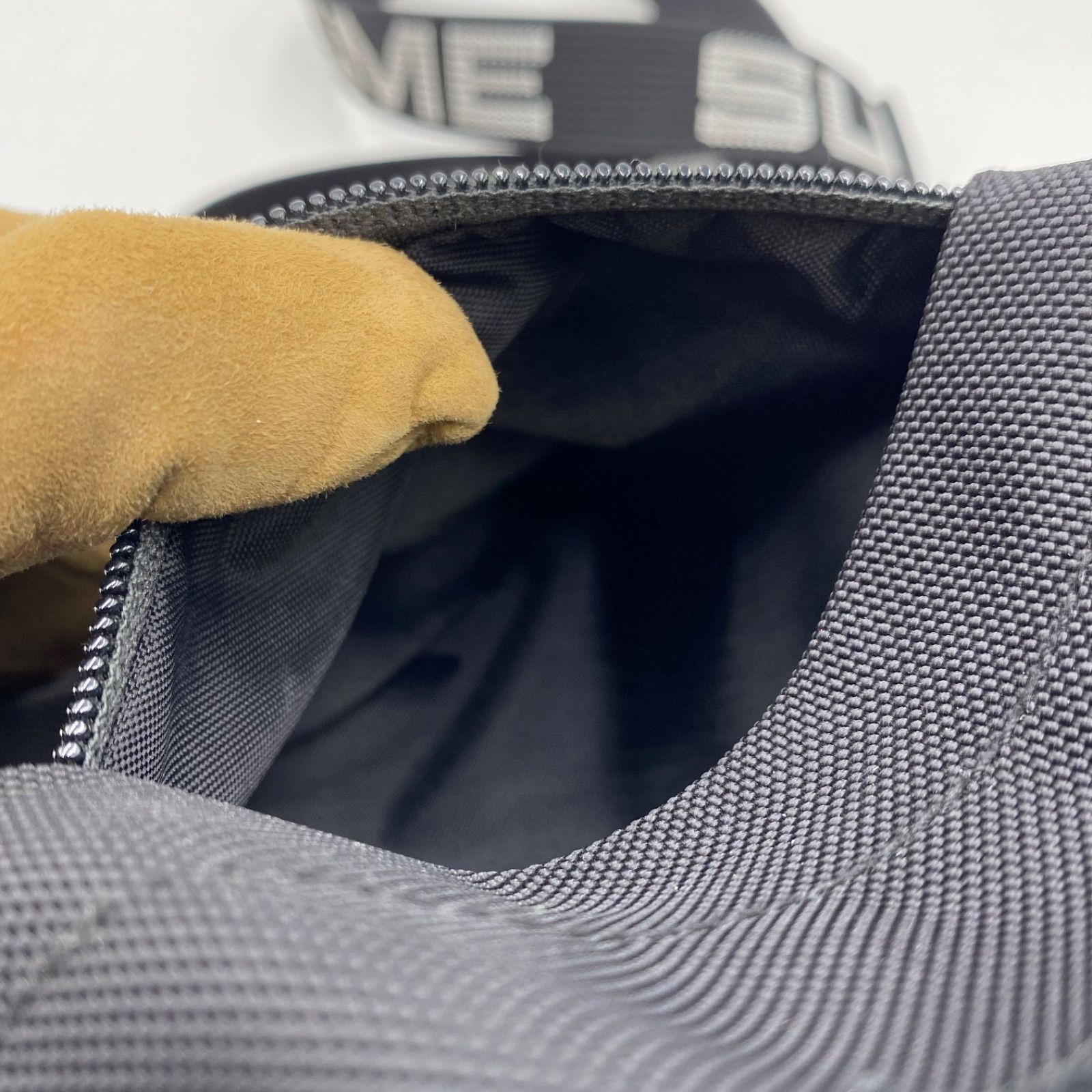 SUPREAM シュプリーム ショルダーバッグ 斜めがけ ブラック ロゴ 18SS