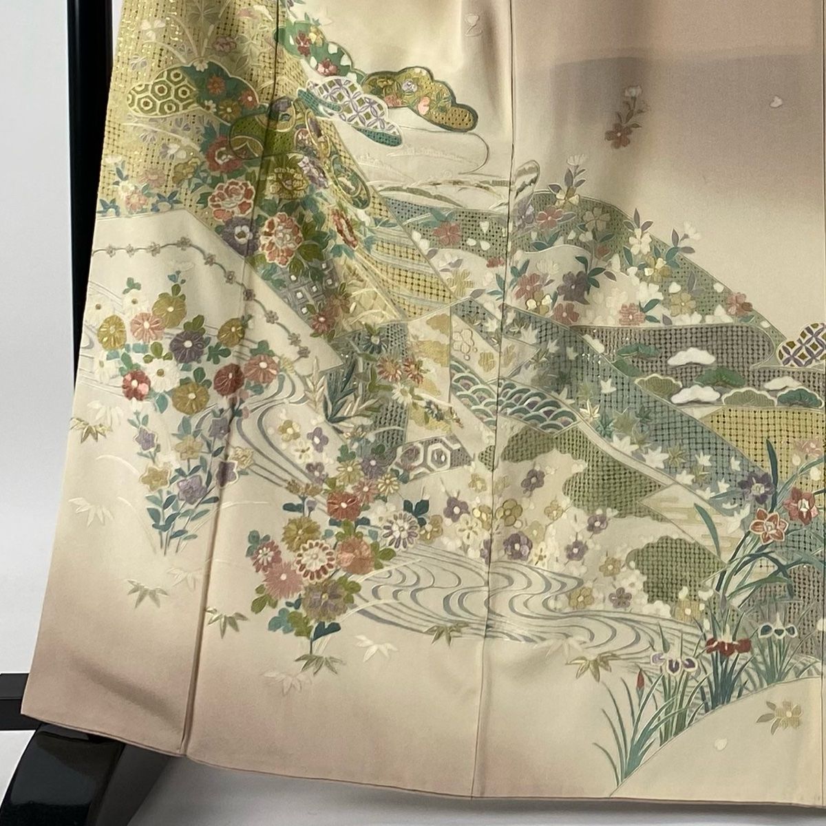 ふわふわの 訪問着 身丈164.5cm 裄丈64cm M 袷 笠松 牡丹 刺繍 金糸 薄小豆 正絹 名品 生産終了