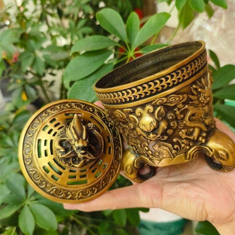 双耳如意尊三足香炉 装飾品 花瓶 収集品 美品 景徳鎮 陶磁器 工芸品 置物 器 香炉 三足象耳三面??香炉 香道具 工?品 美?品 ?件 - メルカリ