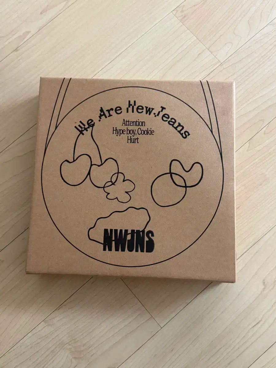 NewJeans ニュージーンズ ニュジ 未開封 ホワイド バッグ アルバム Attention
