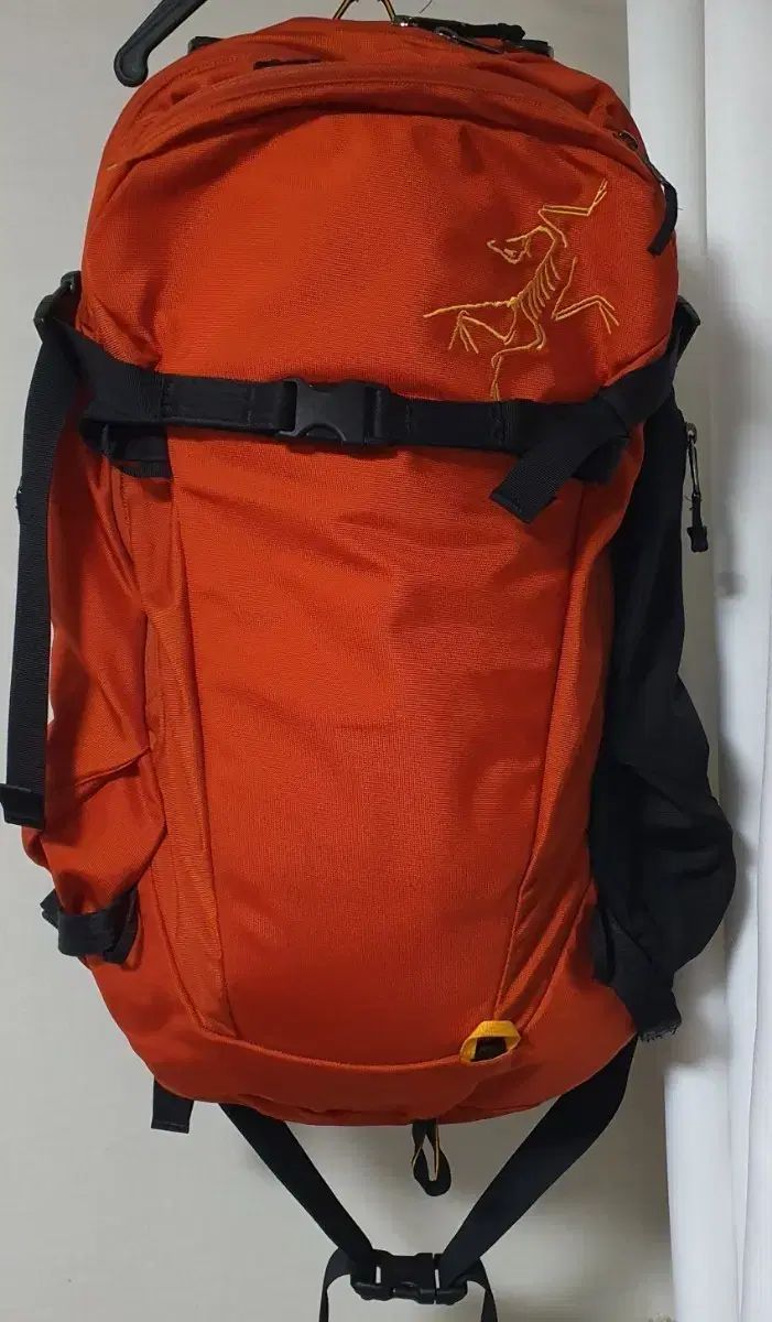 Arc'teryx オレンジ メッセンジャーバッグ Arc'teryx オレンジ メッセンジャーバッグ