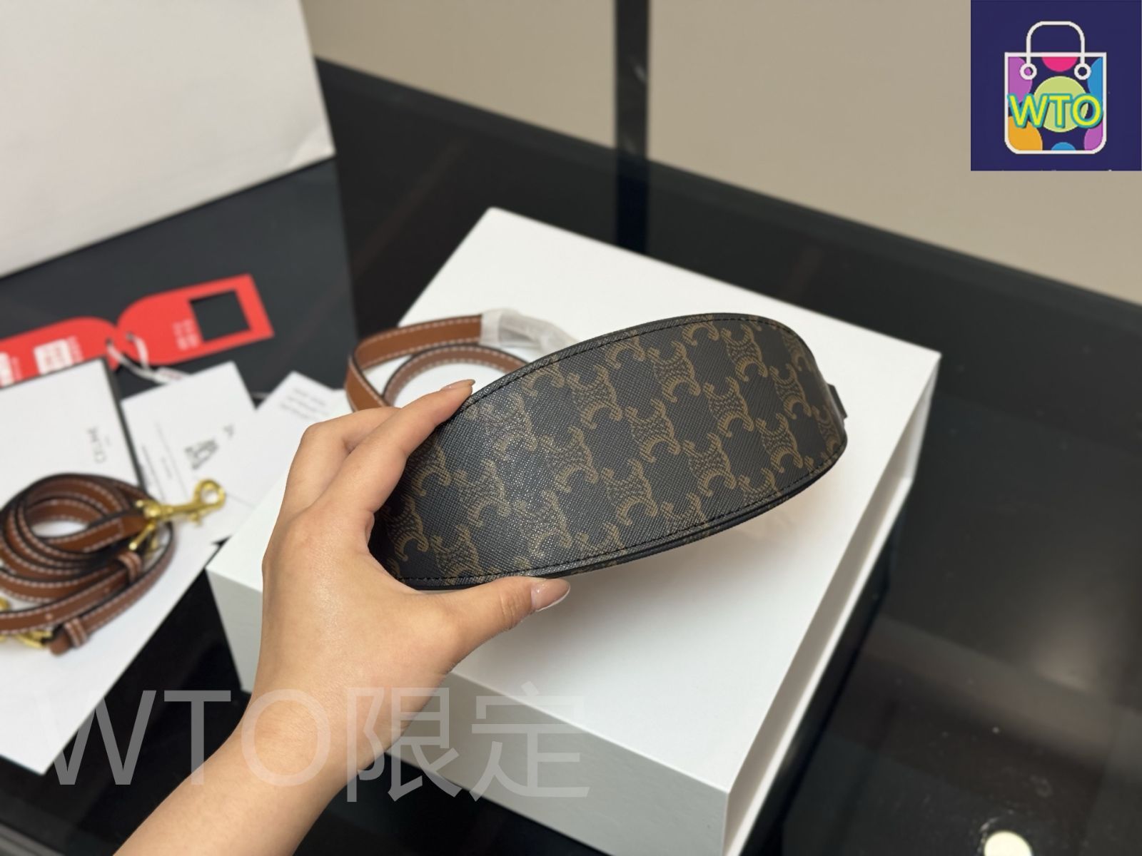 今日特価】Celine セリーヌ ギフトボックス付き ポーチバッグ