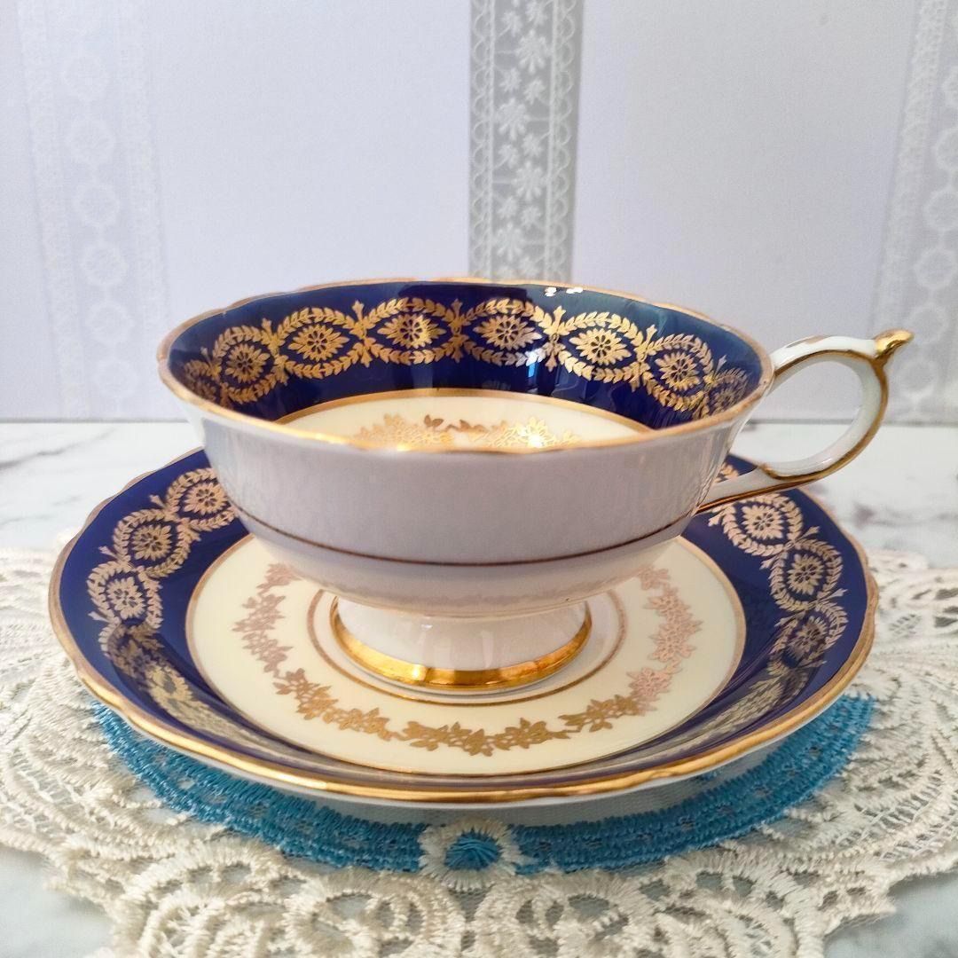 ★美品★ パラゴン カップ＆ソーサー フルーツ 金彩 ピオニーシェイプ コバルト ☆美品☆ パラゴン ピオニーシェイプ カップ＆ソーサー コバルト