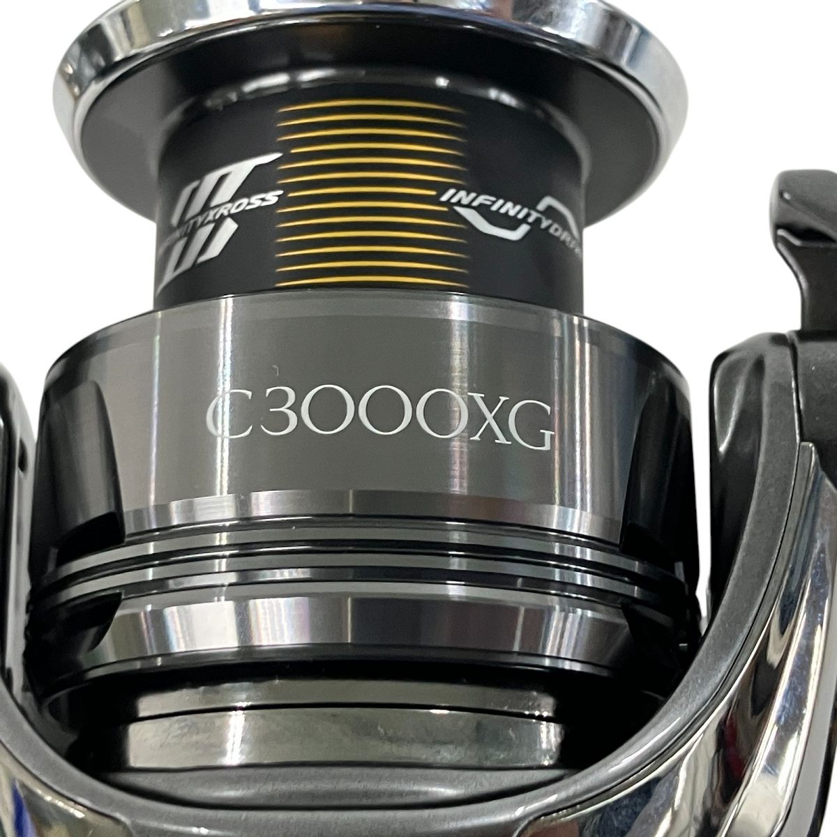 24 ツインパワー　C3000XG 中古品　スプールなし シマノ 24 ツインパワー C3000XG スピニングリール SHIMANO TWIN