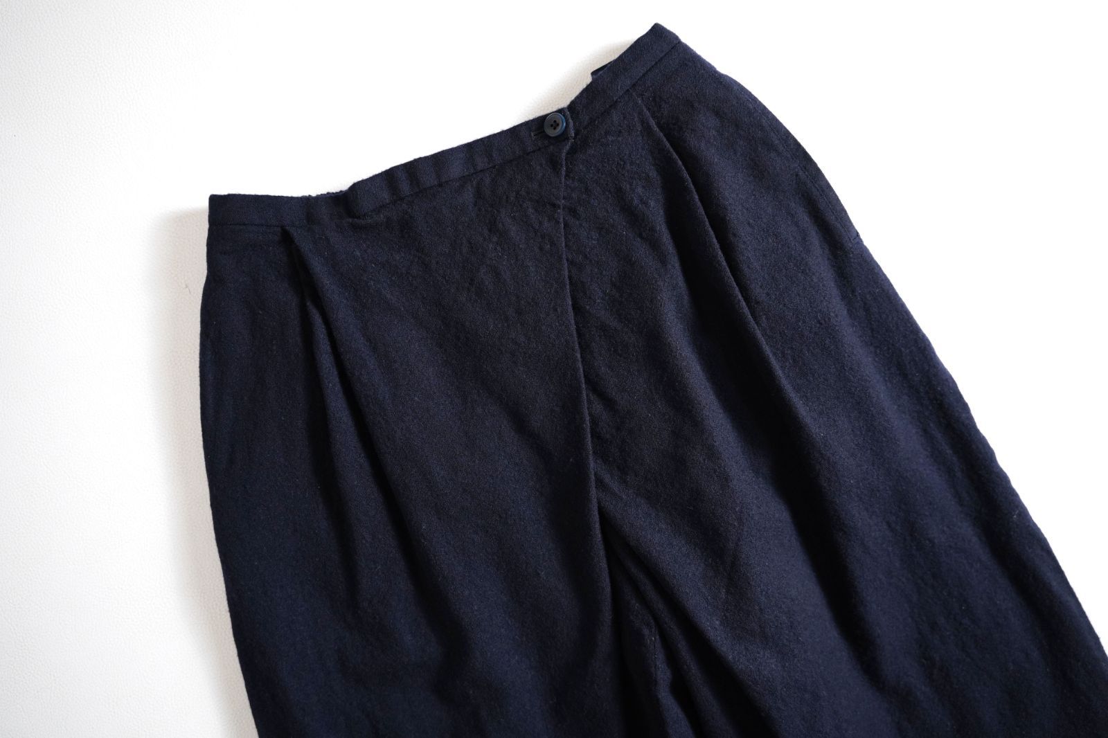 694t mina perhonen ミナペルホネン ウール タック アシンメトリー ワイドパンツ 38 ネイビー