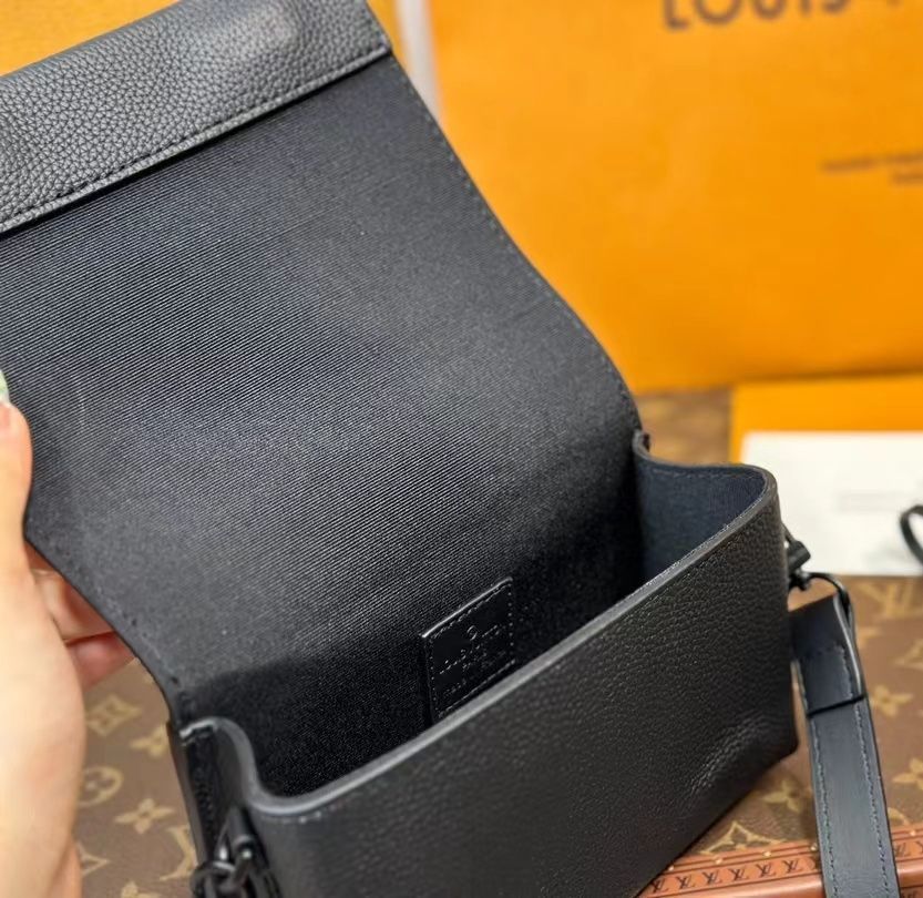 LOUIS VUITTON ダミエ　メッセンジャー メルヴィール ショルダー LOUIS VUITTON ルイヴィトン ショルダーバッグ ダミエ マカサー