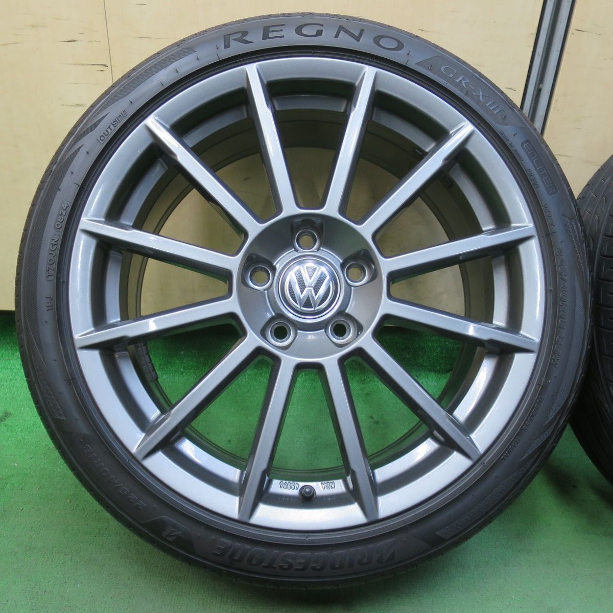 バリ溝 24年 キレイ 9.5分 ワーゲン ゴルフ7 純正 OP 225|40R18 ブリヂストン レグノ GR-X3 18インチ PCD112|5H 5101707イノ