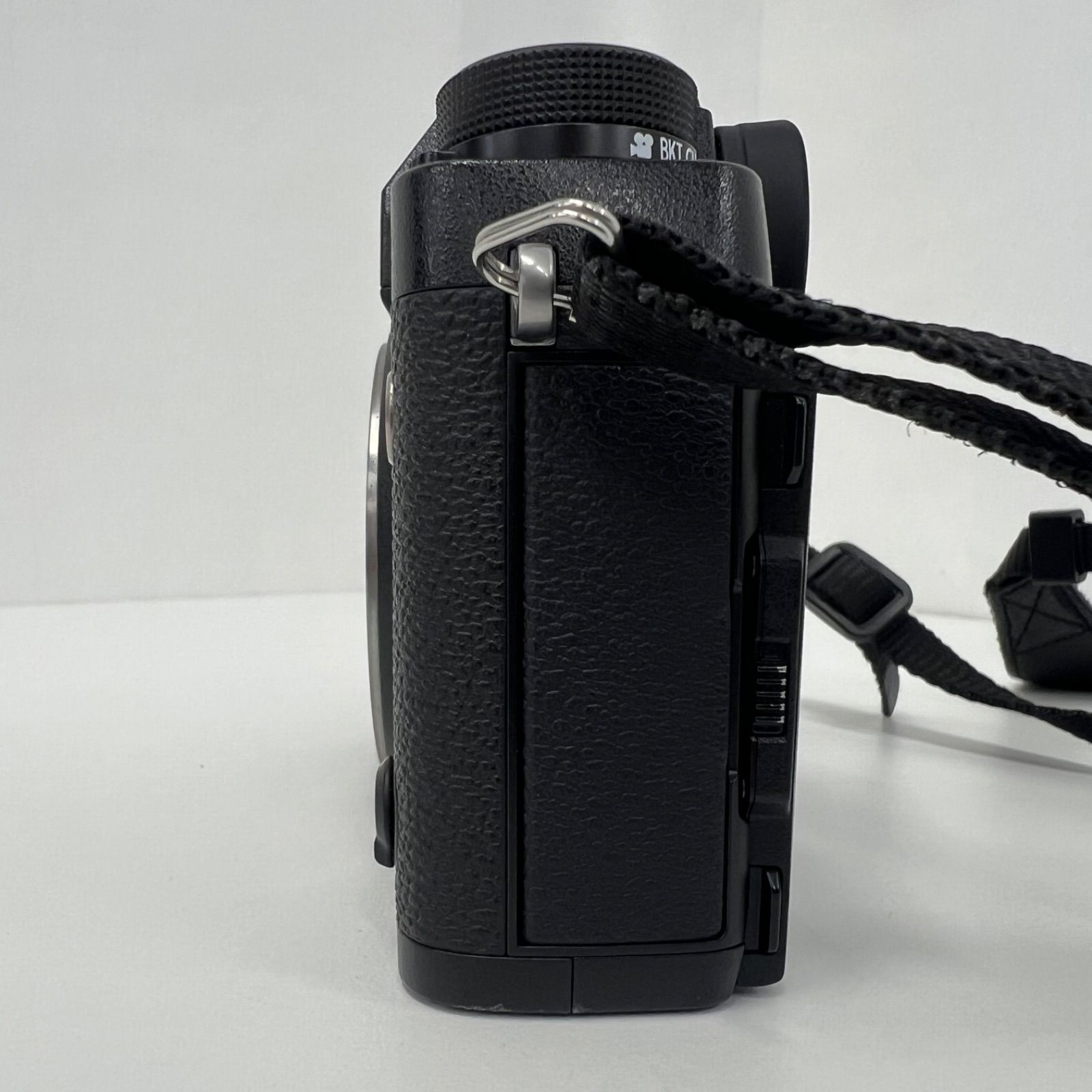 FUJIFILM X-T2 ボディ/ブラック【ジャンク品】 1-000018】 FUJIFILM X-T2 フジフイルム ボディ ジャンク - メルカリ