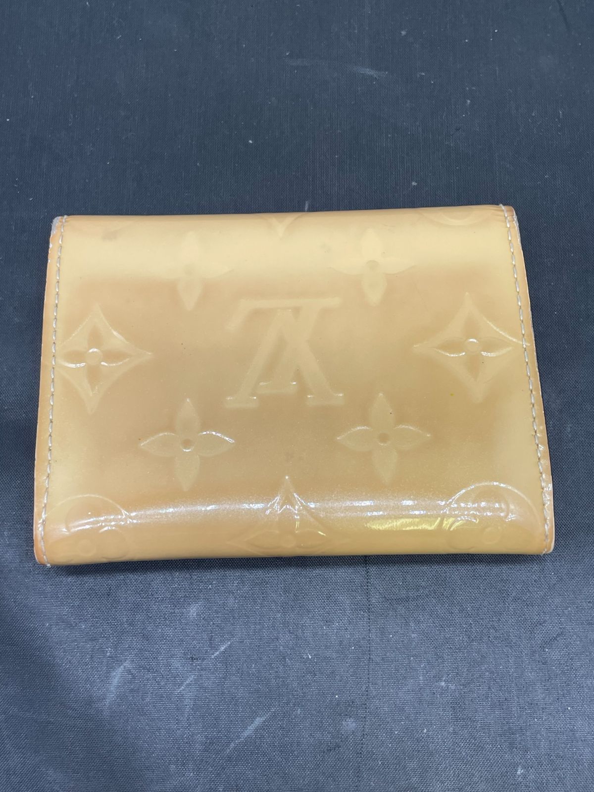 ルイヴィトン モノグラムヴェルニ アンヴェロップカルトドゥヴィジット B25090038