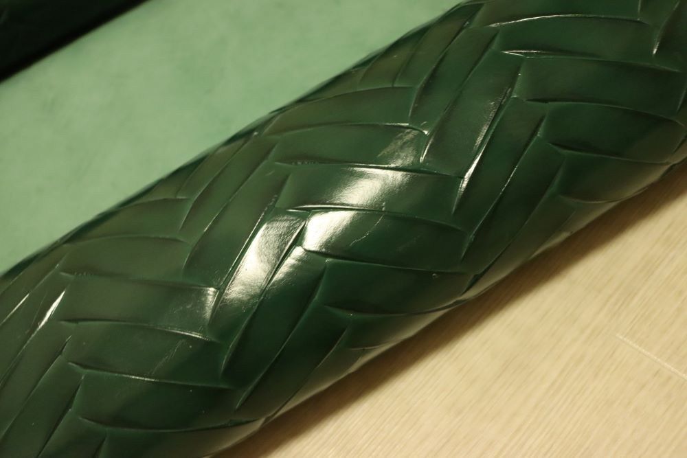グリーン 210ds クロム革 牛革 イタリア レザー エンボス加工 はぎれ 一枚革 レザークラフト 革 皮 本革 diy 生地 材料