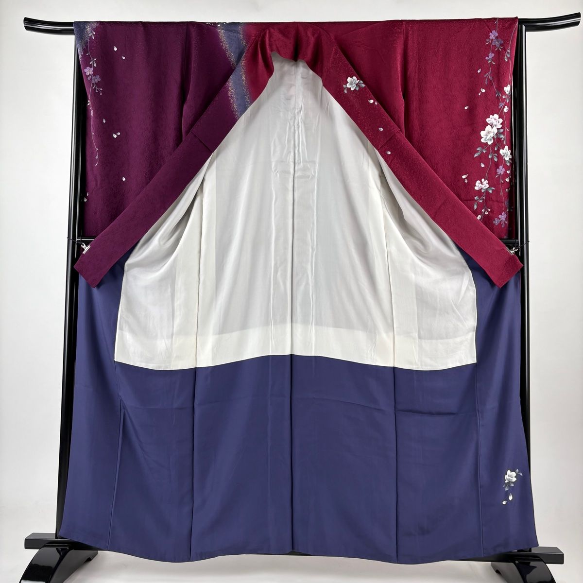 【本日のどっきりセール】 振袖 身丈160.5cm 裄丈66cm M 袷 やまと コスモス 地紋 金彩 染分け 赤紫 正絹 秀品 【セール】