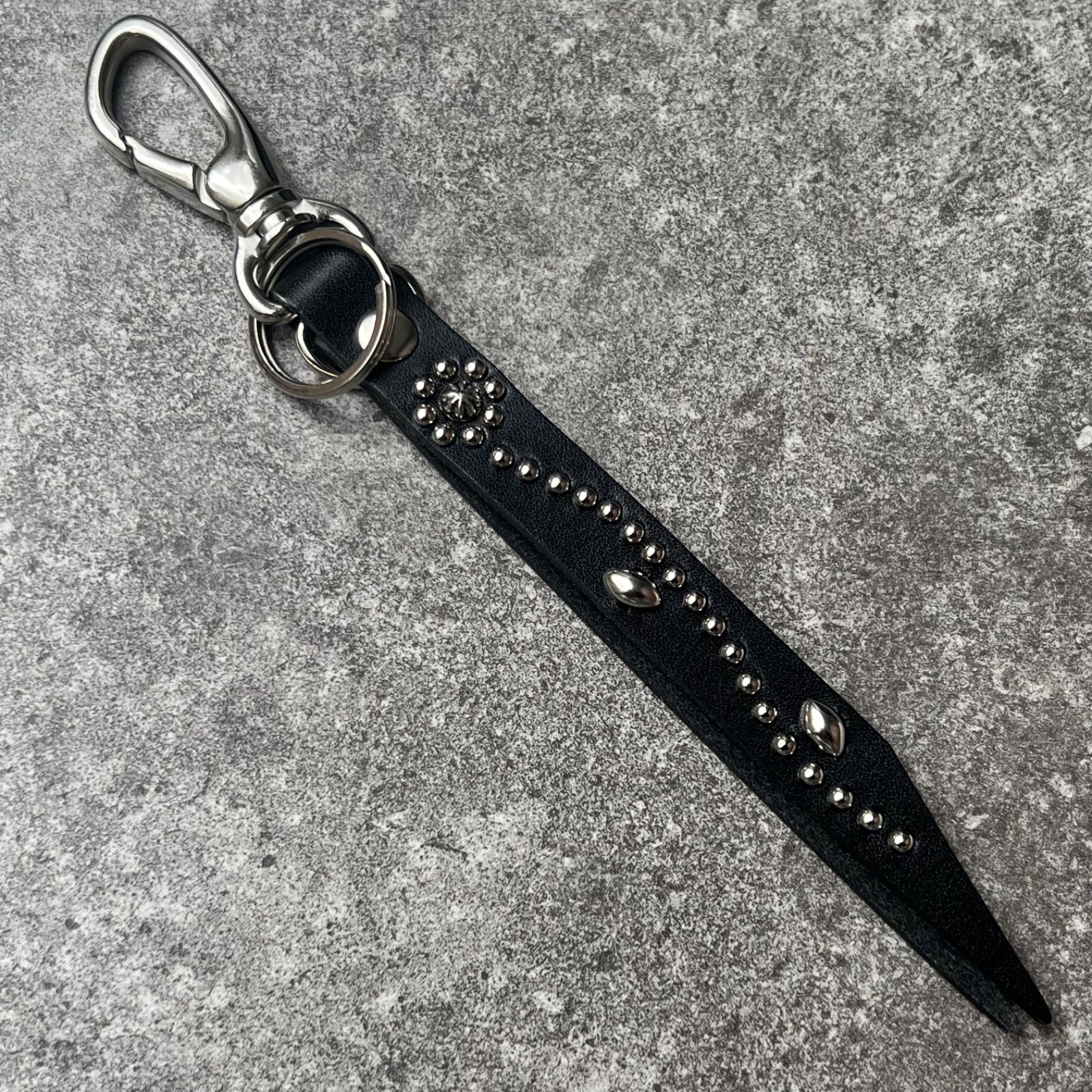 栃木レザー キーホルダー キーリング ストラップ スタッズ 日本