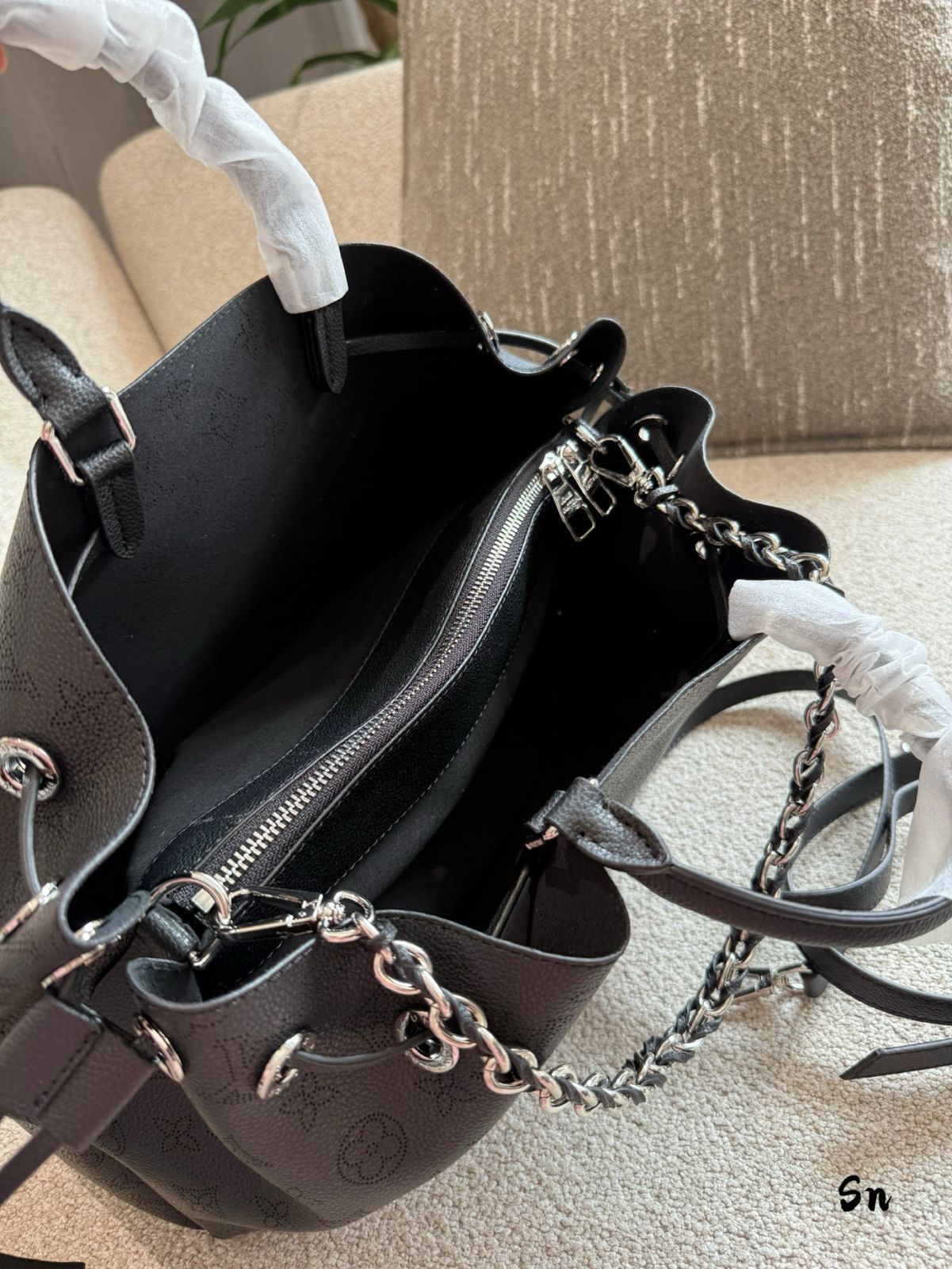 LOUIS VUITTON ドローストリングバッグ 今日特価】Louis Vuitton Bella Mahina Drawstring Bag・ルイ