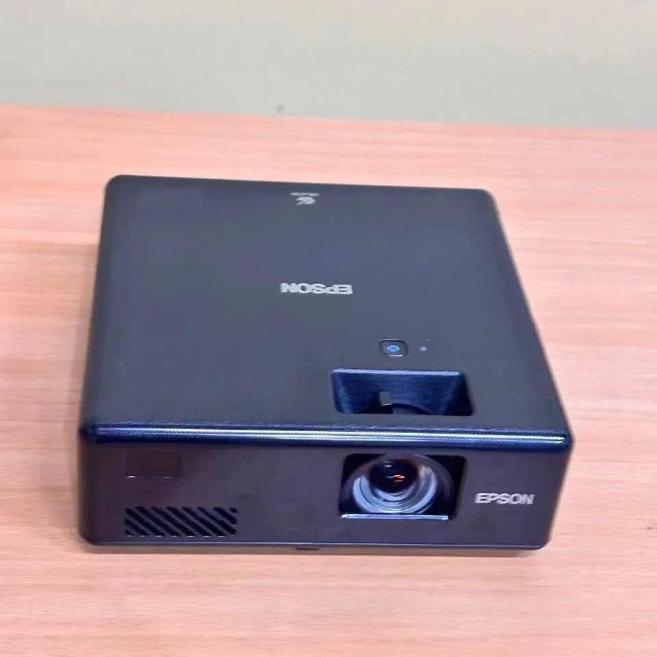 展示品 EPSON dreamio EF-11 小型 レーザープロジェクター