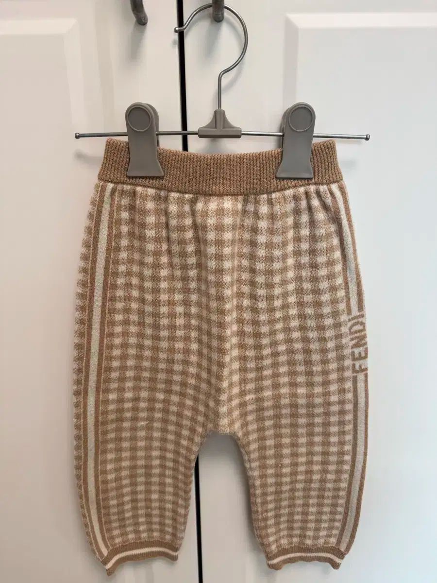 FENDI フェンディ キッズ ベージュ ニット ズボン